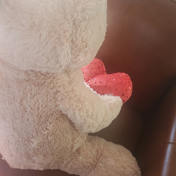 Big plush bear, new with heart in hand - Picture 6 of 15